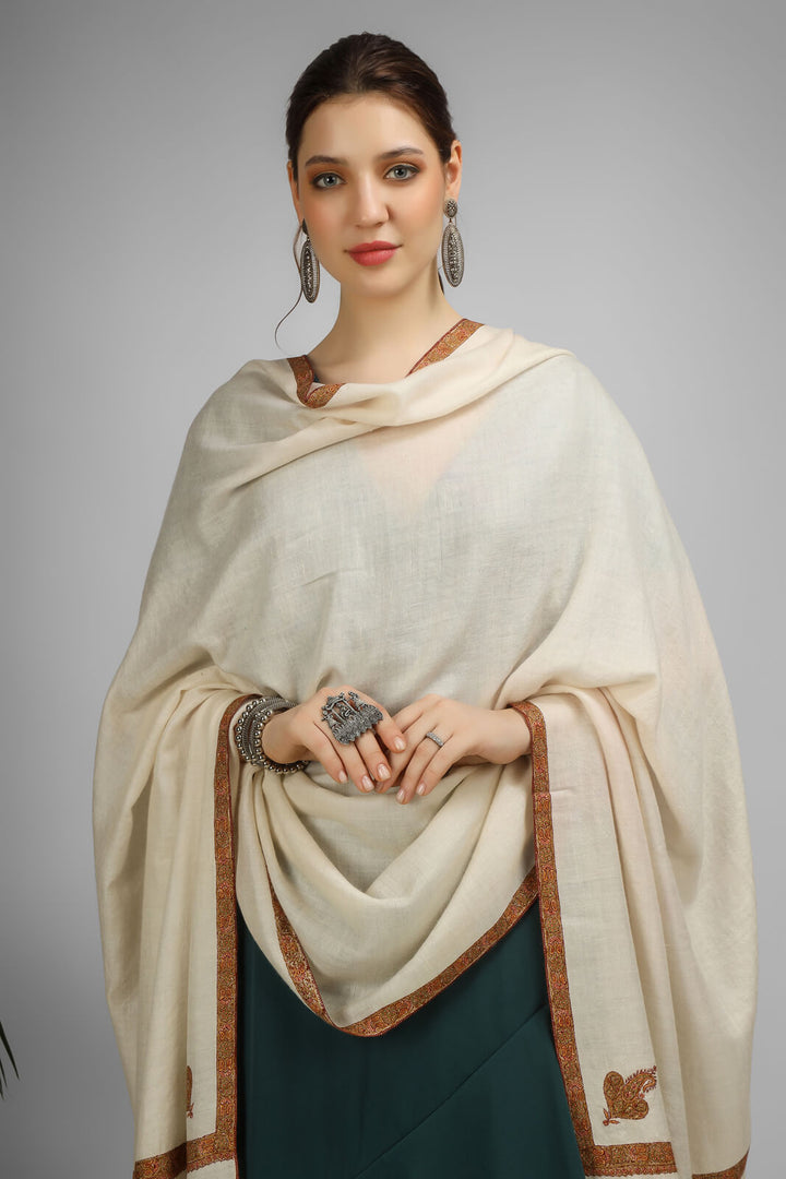 Khiza White Hashidaar Embroidery Sozni Pashmina Shawl Khiza White Hashidaar Embroidery Sozni Pashmina Shawl