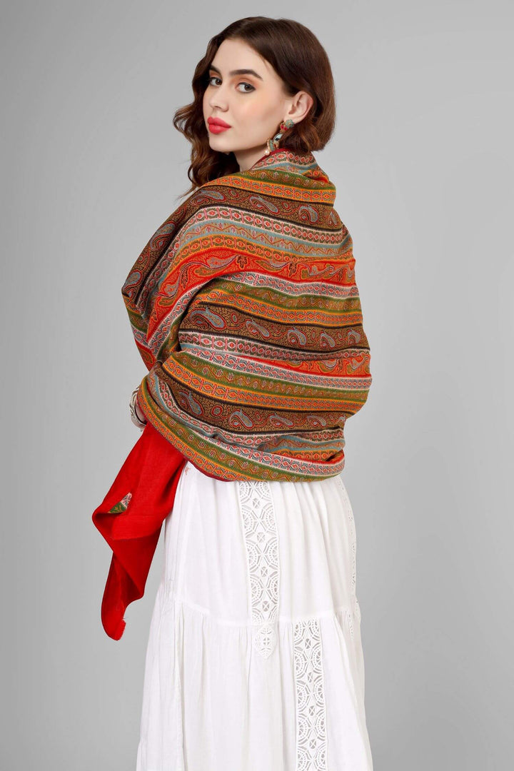 "Paisley Pashmina Antique Shawl" – a timeless blend of elegance and vintage charm. "Paisley Pashmina Antique Shawl" – a timeless blend of elegance and vintage charm.