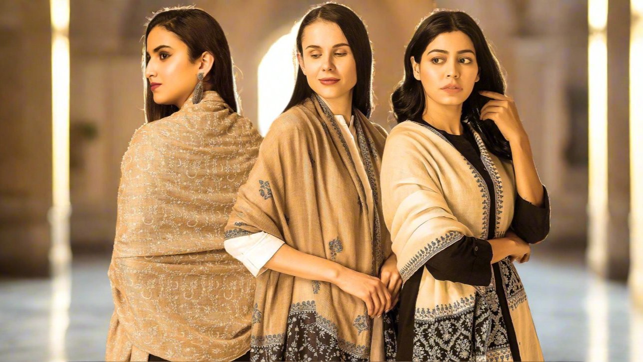 Luxury handwoven Kashmiri Pashmina shawl in ivory, soft and elegant.