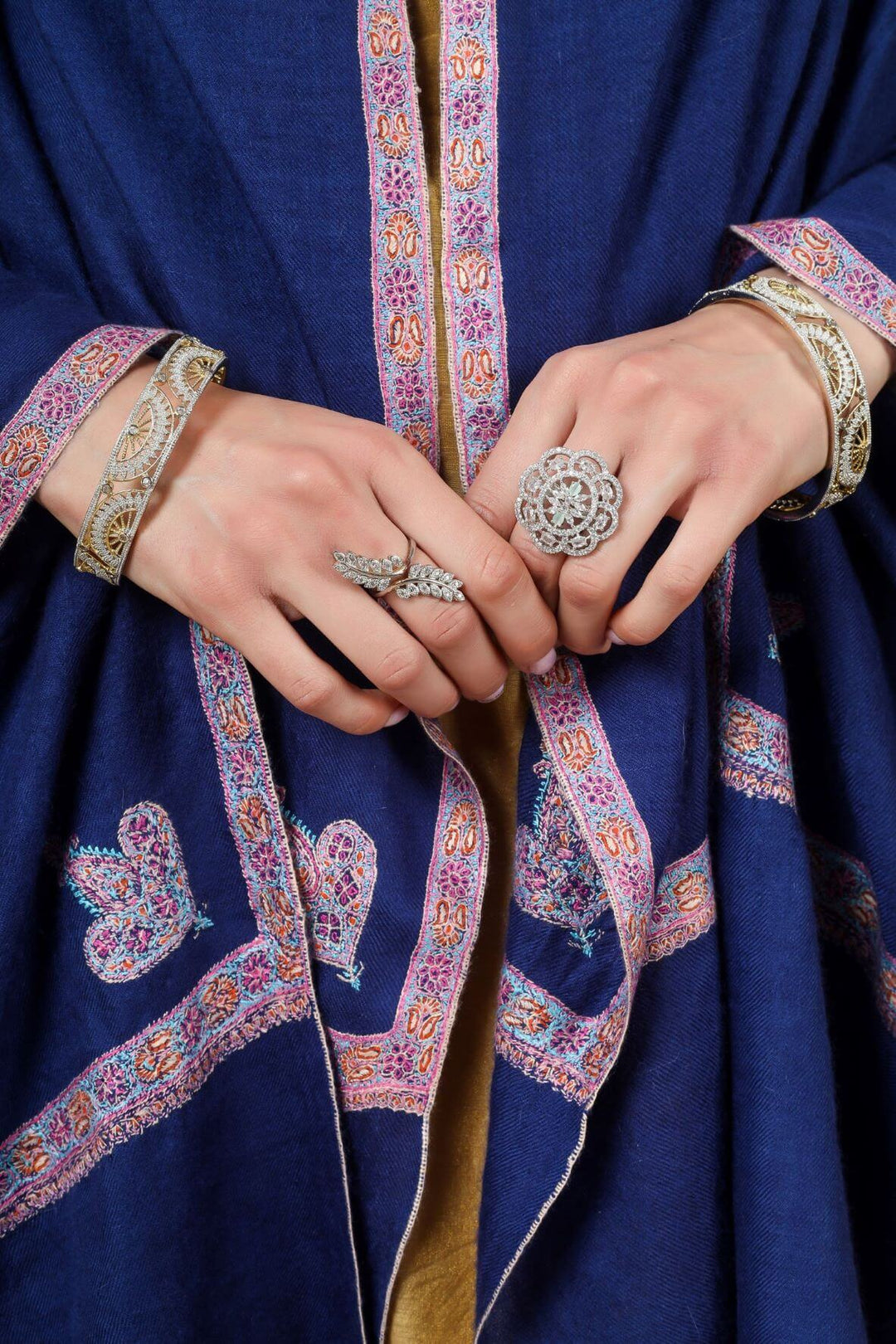 Pure GI-Certified Pashmina Shawl Price in Kashmir | Original Kashmiri Pashmina Wool Shawls for Women | Buy Handwoven Pashmina Shawls Online from Kashmir at Kepra