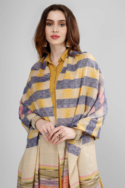 The finest traditional expertise is celebrated in this Pashmina Shawl, which was skillfully created in the pashmina Ikkat pattern. 