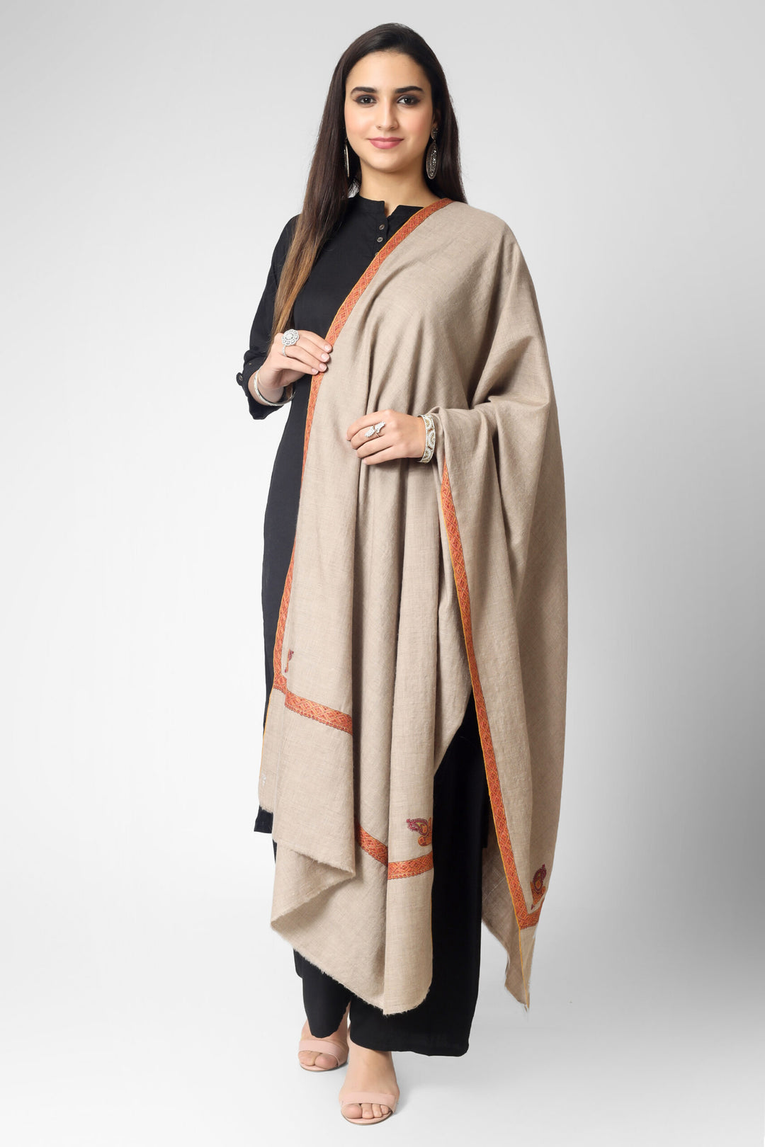 With handcrafted Sozni small borders and a range of colours and patterns, our collection of Pashmina shawls has something for everyone, whether you favour traditional or modern designs. Intricate motifs made of multicoloured Sozni threads are woven into the delicate borders of Pashmina Shawl in natural colours.