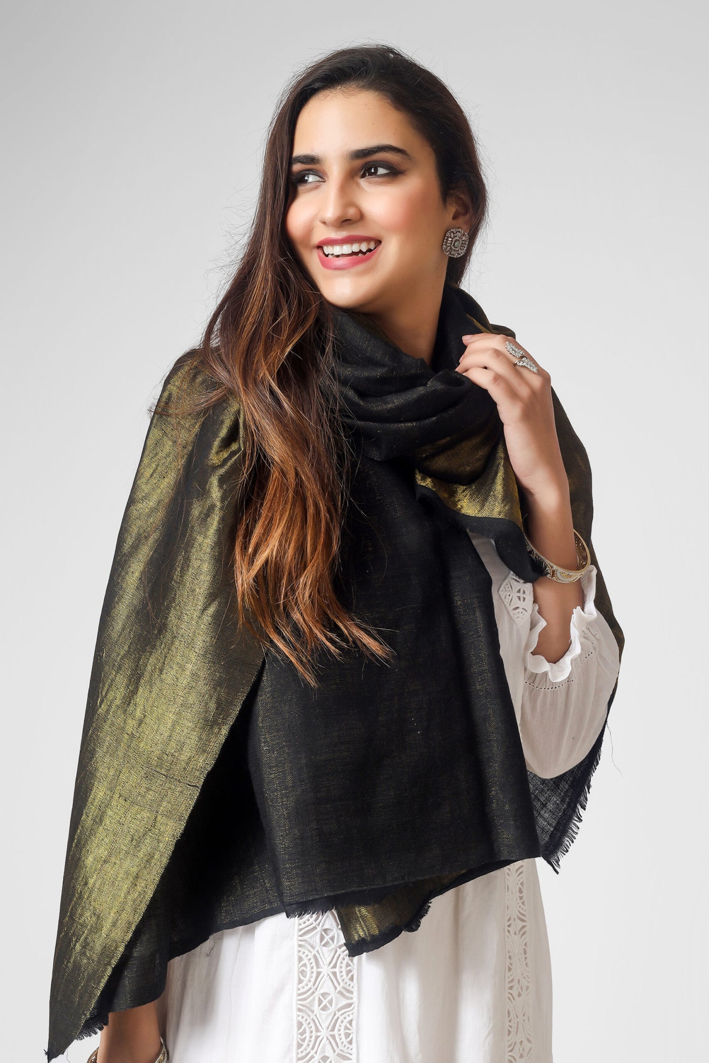 PASHMINA SHAWLS IN DELHI - Zari golden and black pashmina reversible shawl