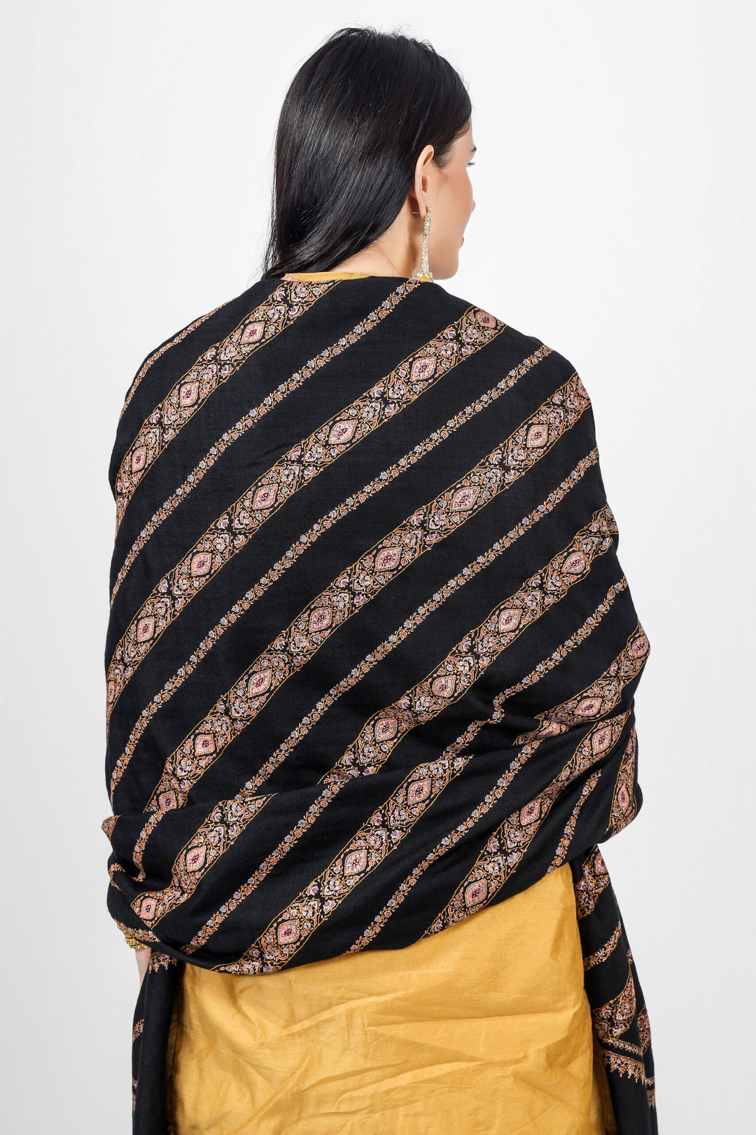 Pashmina Shawl is beautified with intricacies of Sozni; beautiful in all its forms in lovely Sozni columns known as khatraas&