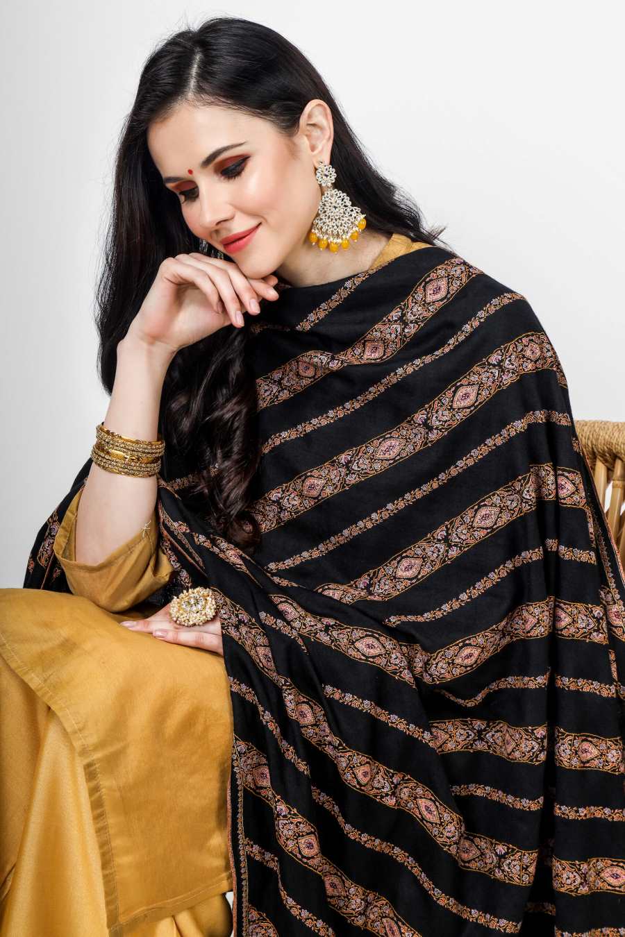 Pashmina Shawl is beautified with intricacies of Sozni; beautiful in all its forms in lovely Sozni columns known as khatraas