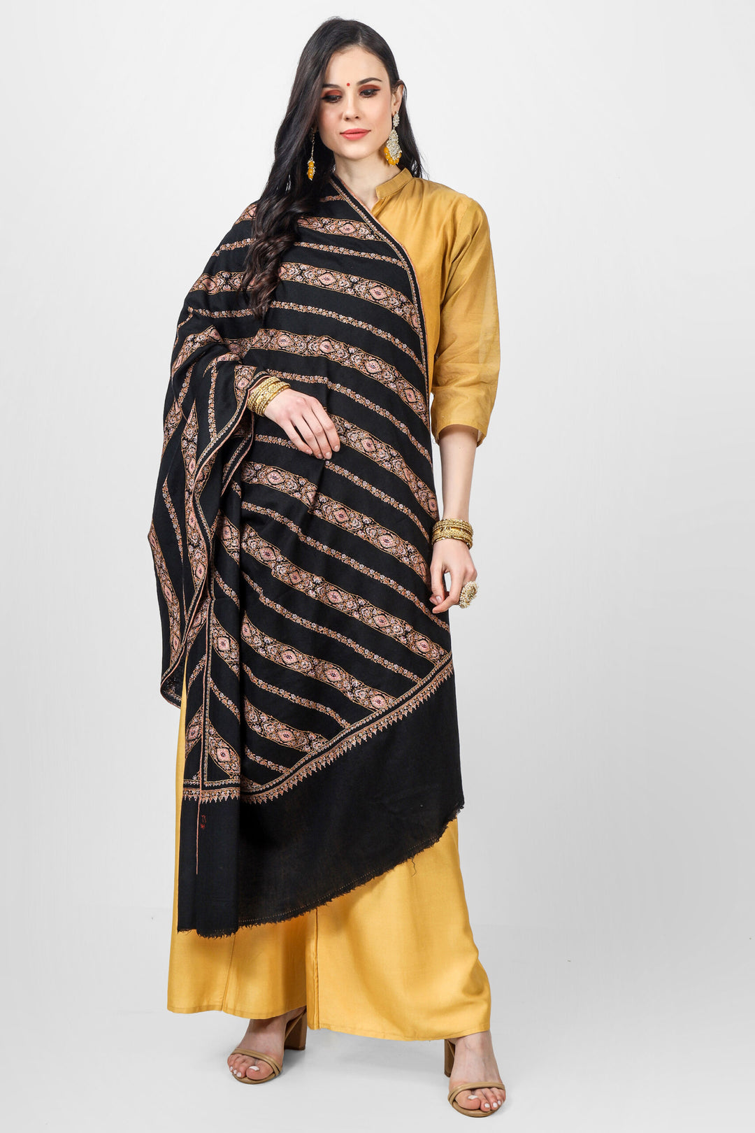 Pashmina Shawl is beautified with intricacies of Sozni; beautiful in all its forms in lovely Sozni columns known as khatraas