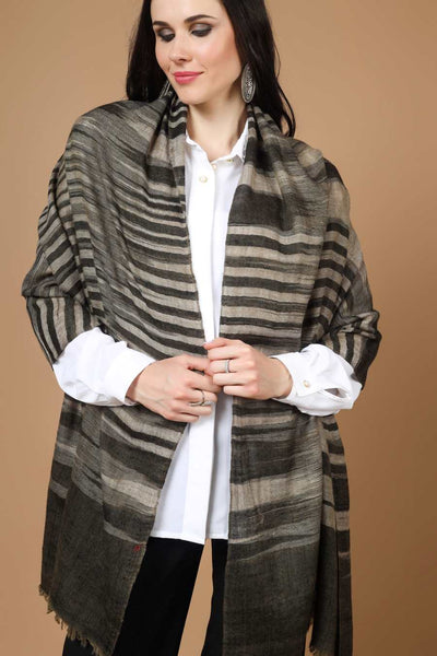 PASHMINA CANADA - luxurious winter item thanks to its exquisite ikkat design that adds elegance to any outfit.