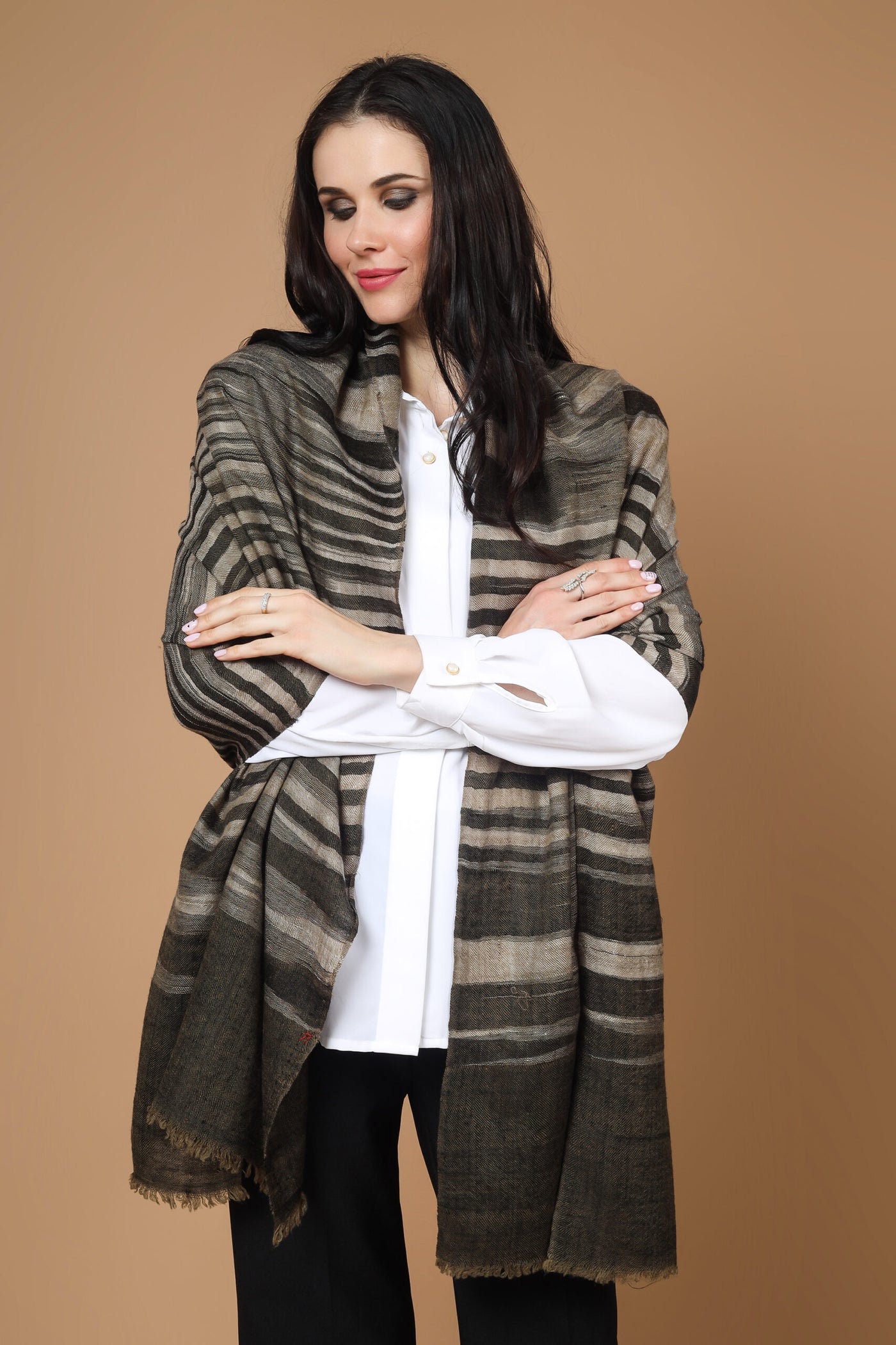PASHMINA SOUTHEX - luxurious winter item thanks to its exquisite ikkat design that adds elegance to any outfit.