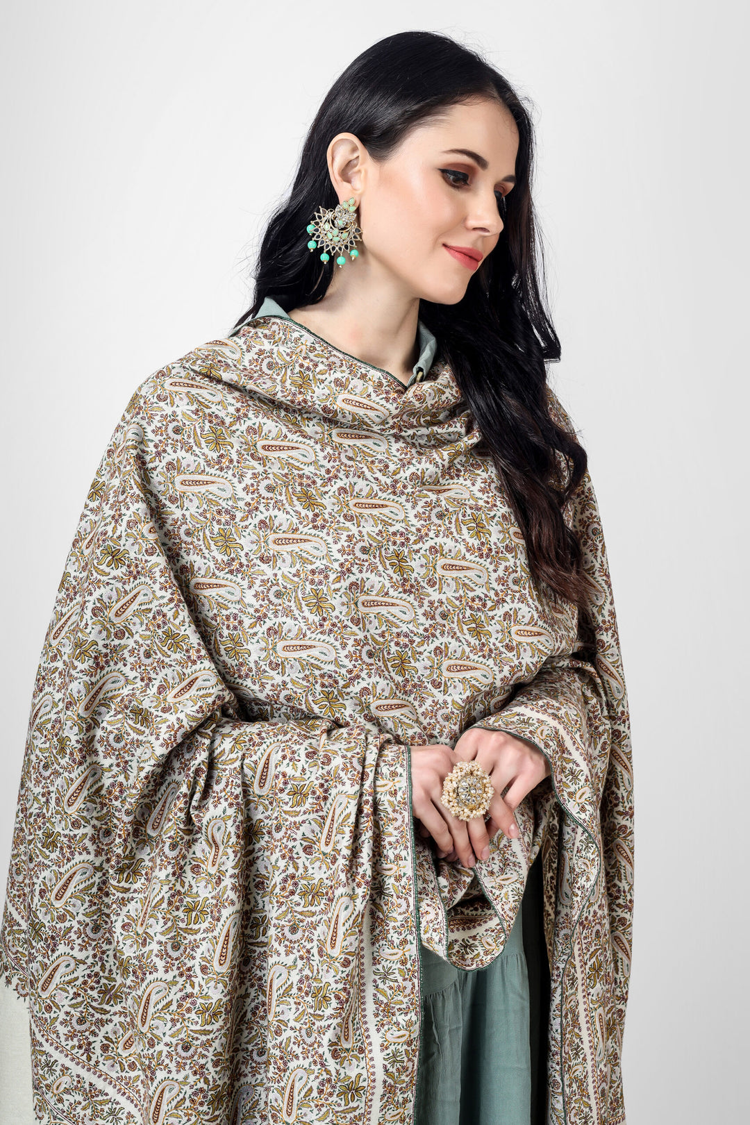 This White JAMA shawl is that iconic fashion accessory that can instantly communicate to the world the passion and exquisite tastes of its owner.