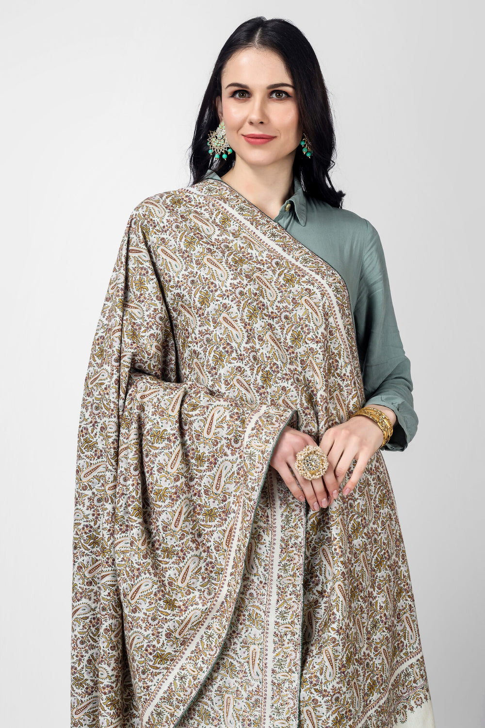 This White JAMA shawl is that iconic fashion accessory that can instantly communicate to the world the passion and exquisite tastes of its owner.