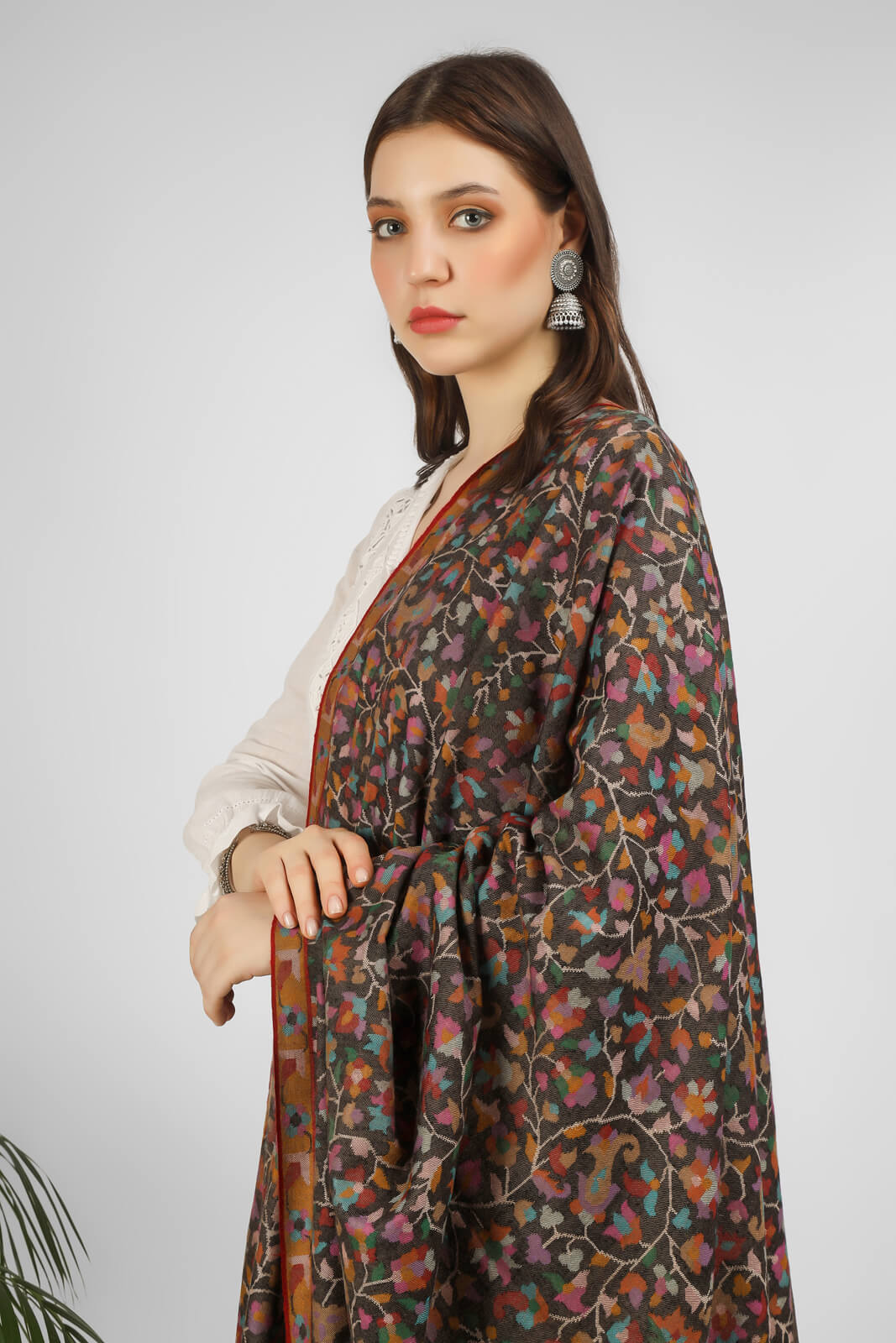 KANI SHAWL - Experience the rich heritage and exquisite craftsmanship of Kashmiri kani shawls with our collection of luxurious, handwoven kani shawls. Our traditional and exquisite kani shawls are perfect for adding an elegant touch to any outfit.