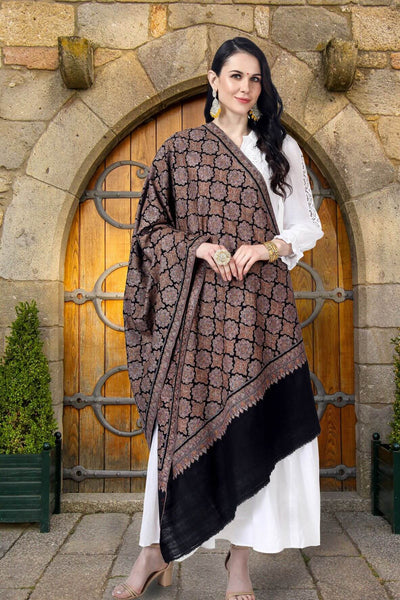  The color black is often associated with sophistication, elegance, and power, making it a popular choice for shawls.