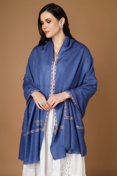 Pashmina hashidaar sozni shawls or Small border pashmina shawls are perfect for those who prefer a more delicate and subtle look. 