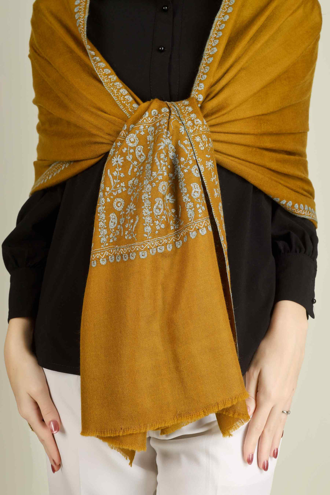 This GI-certified golden pashmina designer paldaar stole is handwoven in Kashmir from the finest pure pashmina, dyed in a deep antique-gold tone that flatters every skin tone