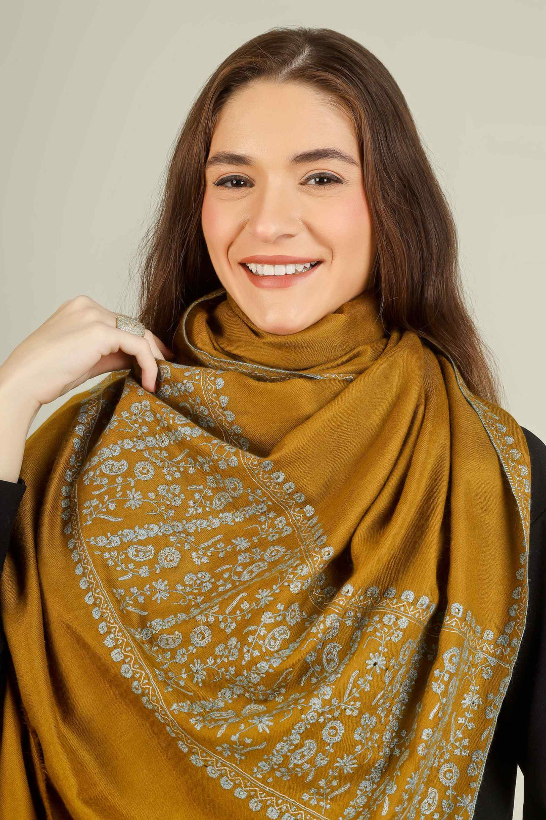 This GI-certified golden pashmina designer paldaar stole is handwoven in Kashmir from the finest pure pashmina, dyed in a deep antique-gold tone that flatters every skin tone