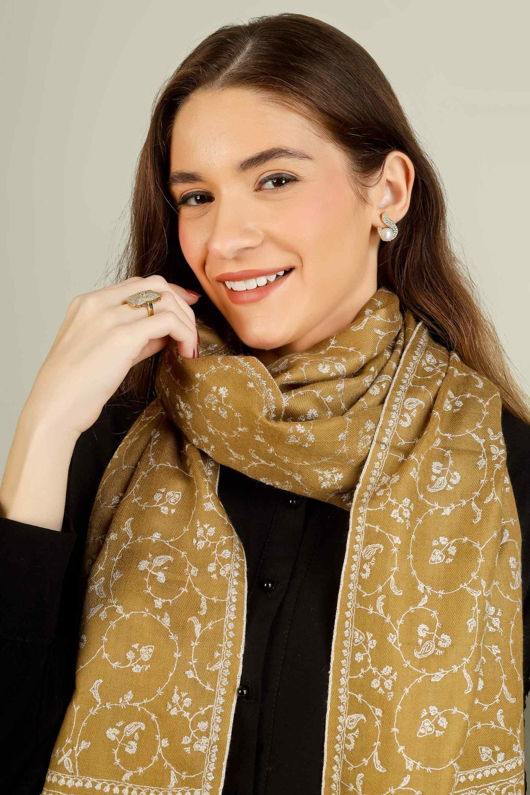 GI pashmina jaldaar shawl, it carries official certification of origin and purity, making it a trustworthy choice for buyers searching for authentic pashmina shawls online. With worldwide shipping from Kashmir to Canada, the USA