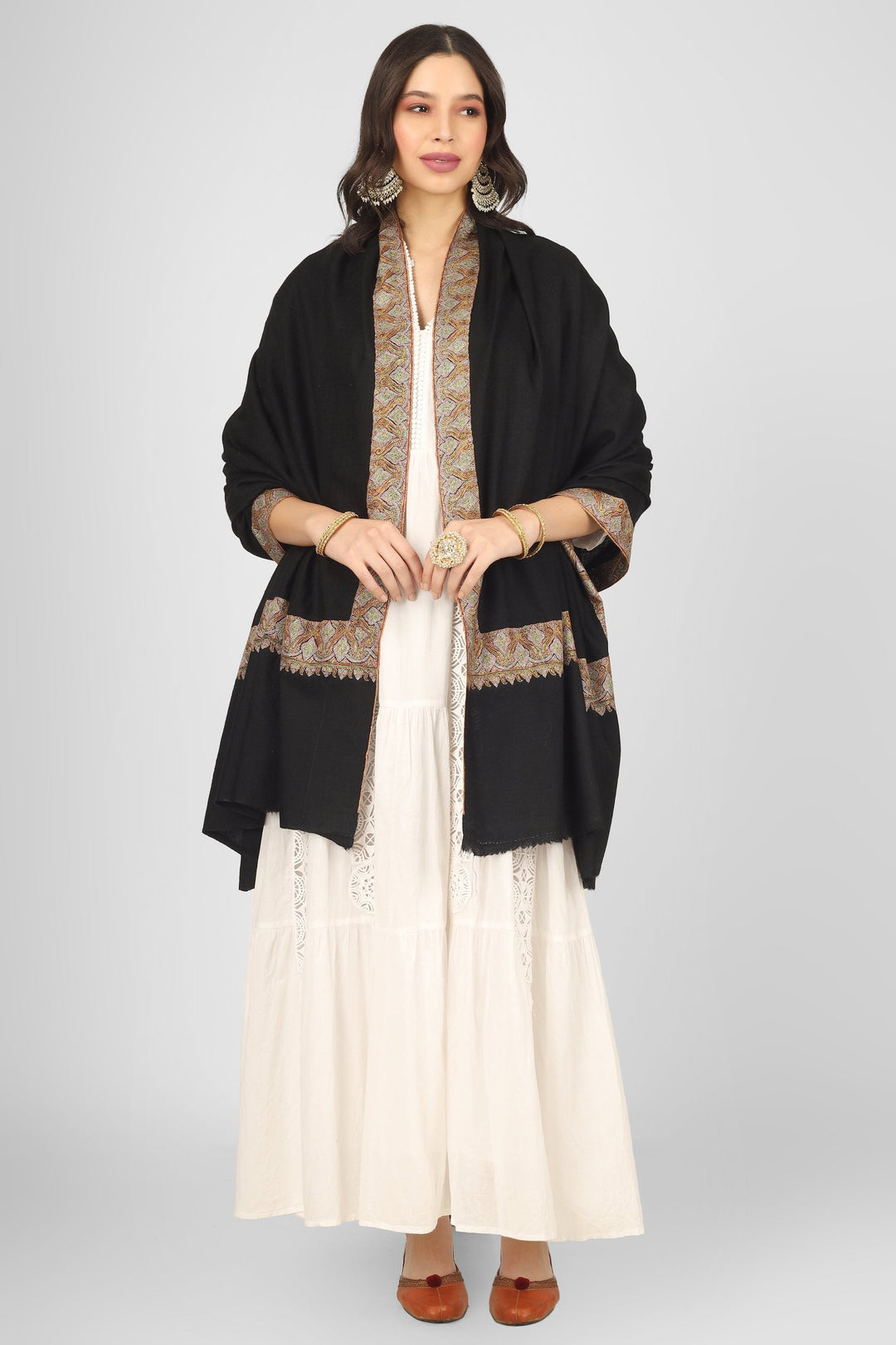 Authentic Kashmiri craftsmanship shines in the Black Maheen Pashmina Border Sozni Shawl. Made from natural pashmina wool, this luxurious piece features exquisite sozni embroidery along the borders, making it perfect for winter fashion or special occasions. Ideal as a wedding wrap or an elegant addition to your wardrobe, it’s one of the best pashmina shawls from Kashmir. Explore exclusive embroidered designs and buy pure pashmina shawls online today.