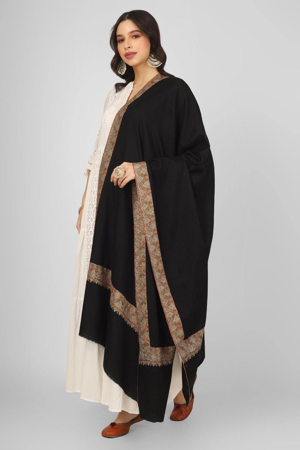 Authentic Kashmiri craftsmanship shines in the Black Maheen Pashmina Border Sozni Shawl. Made from natural pashmina wool, this luxurious piece features exquisite sozni embroidery along the borders, making it perfect for winter fashion or special occasions. Ideal as a wedding wrap or an elegant addition to your wardrobe, it’s one of the best pashmina shawls from Kashmir. Explore exclusive embroidered designs and buy pure pashmina shawls online today.