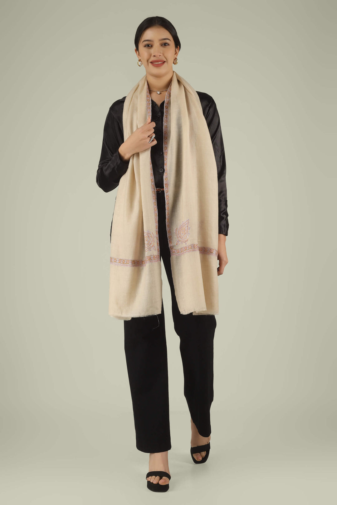 Hand-embroidered natural cream pure Pashmina stole featuring lavender and gold Sozni corner paisley (Buta) motifs and a delicate Hashidaar border from Kepra.