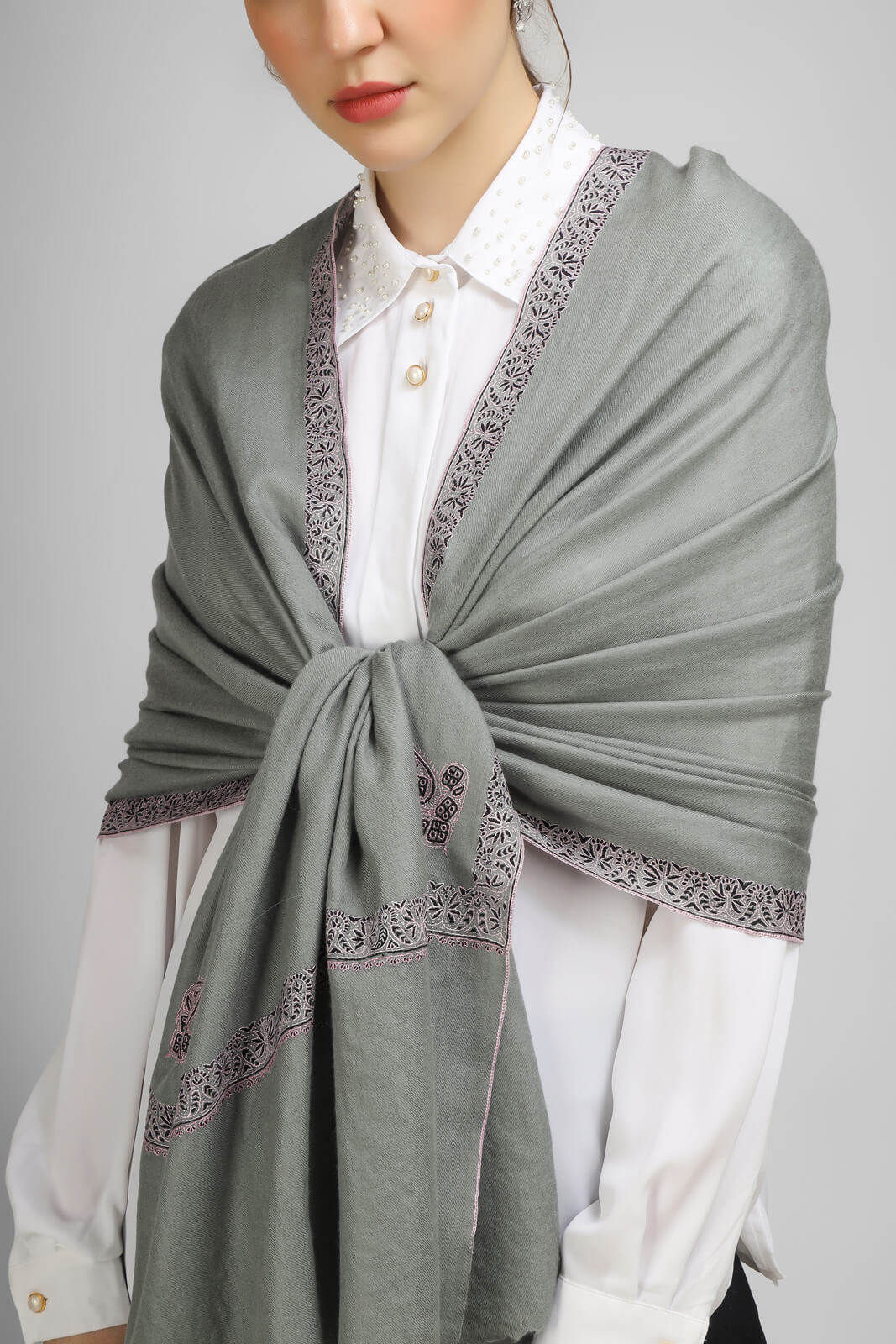 PASHMINA EMBROIDERY STOLE - gray Pashmina stole adorned in hashidaar and pink sozni embroidery. KUWAIT - DELHI- DUBAI- ABUDHABI- BEST PASHMINA BRAND - JAPAN