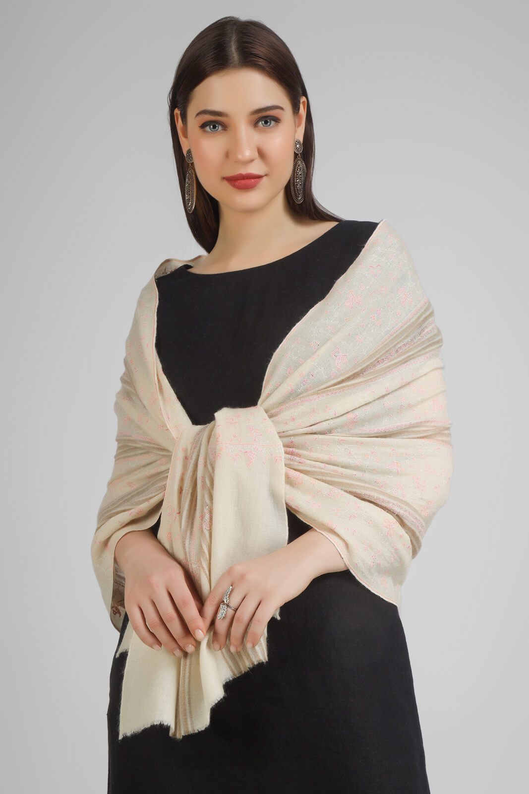 PASHMINA EMBROIDERY STOLE - We deliver exquisite products to your doorstep in the United States, China, Japan, Germany, United Kingdom, France, Canada, and Paris.