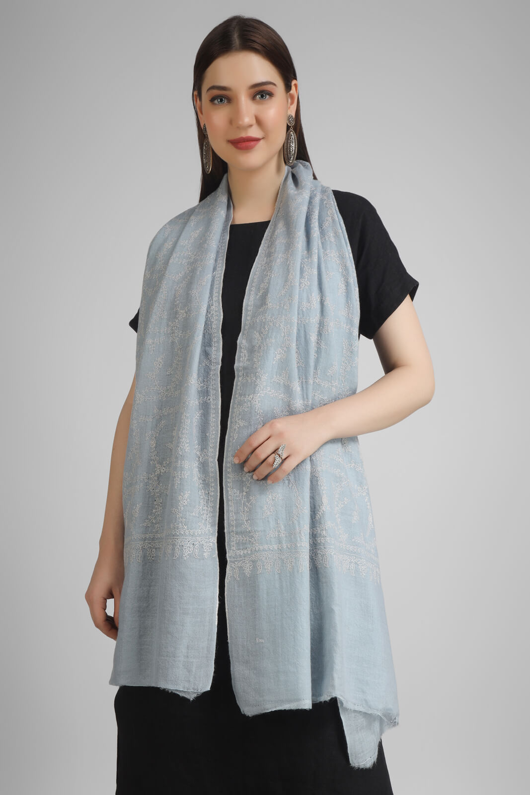PASHMINA EMBROIDERY STOLE Gray Jazba Jaldaar White Embroidery Sozni Stole- We deliver our premium Pashmina products to the United Kingdom, Germany, France, Japan, UAE, and Australia.