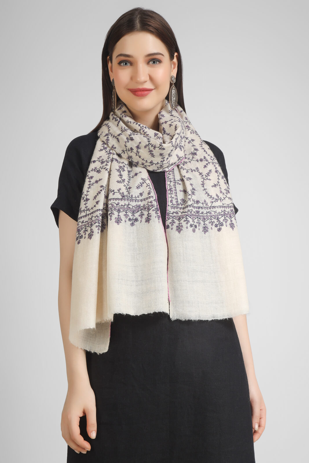 PASHMINA EMBROIDERY STOLE Explore sophistication with our White Jaldaar, Black & Mauve Sozni Pashmina Stole - We deliver our premium Pashmina products to the United Kingdom, Germany, France, Japan, UAE, and Australia