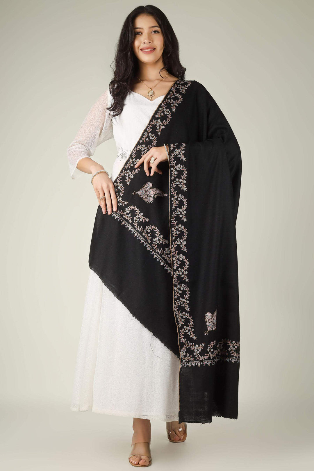 In the UAE’s fashion hubs, from Downtown Dubai to Jumeirah, the Pashmina shawl in Dubai is a definitive icon of "Quiet Luxury.