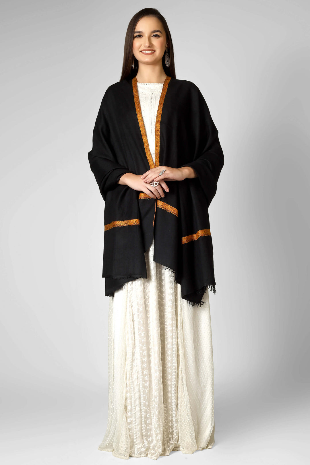 Pashmina shawls in America-A refined choice for connoisseurs of pashmina shawls in America, this GI-certified hashidaar piece delivers gallery-level Kashmiri craftsmanship in a versatile, night-ready colour story
