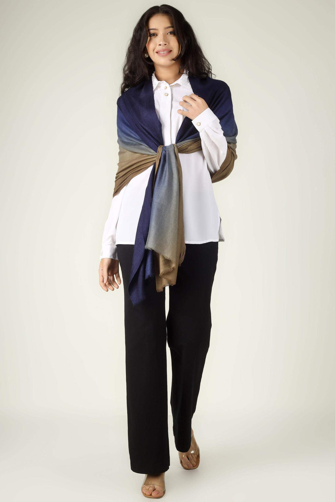 In the vibrant fashion districts of Sydney, from the boutiques of Paddington to the luxury promenades of Double Bay, the Pashmina stole in Sydney is a coveted seasonal staple.