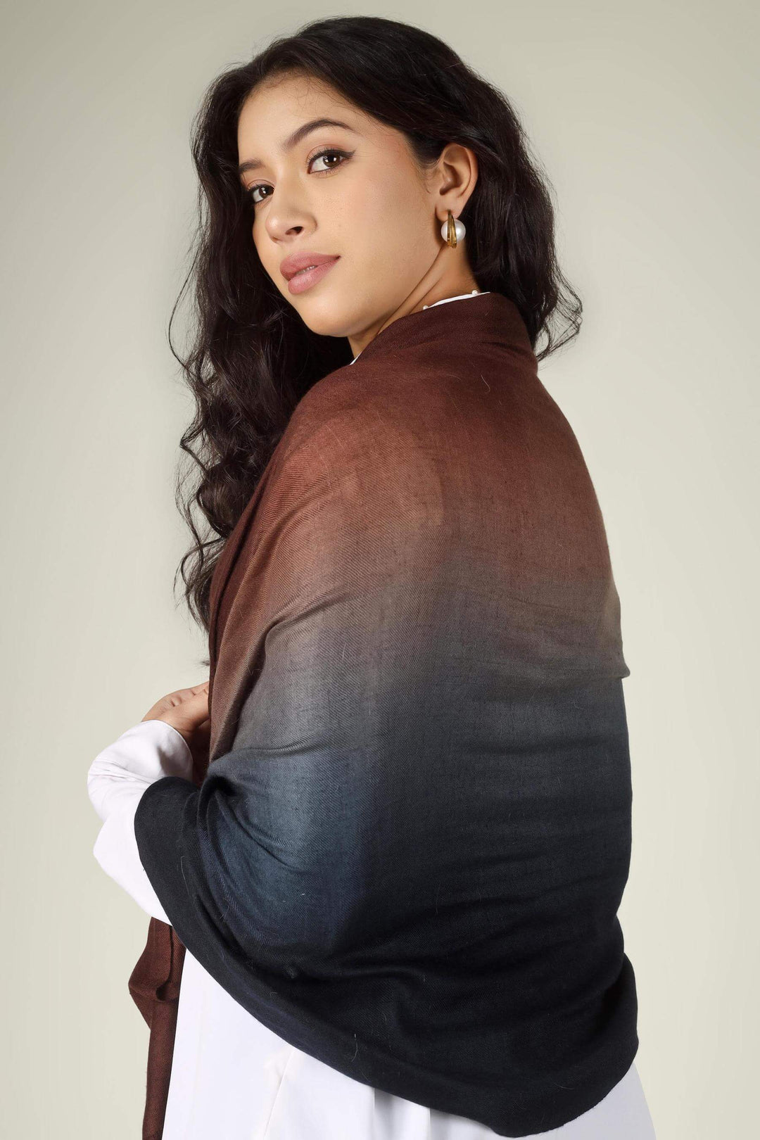 In the vibrant fashion districts of London, from the boutiques of Marylebone to the historic streets of Mayfair, the Pashmina stole in London is a seasonal staple of the city's style elite