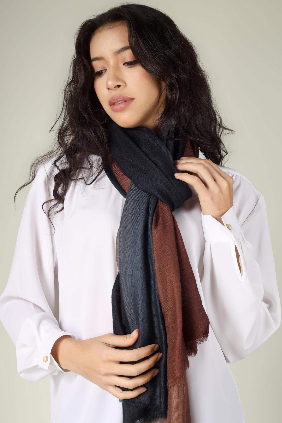 In the vibrant fashion districts of London, from the boutiques of Marylebone to the historic streets of Mayfair, the Pashmina stole in London is a seasonal staple of the city's style elite