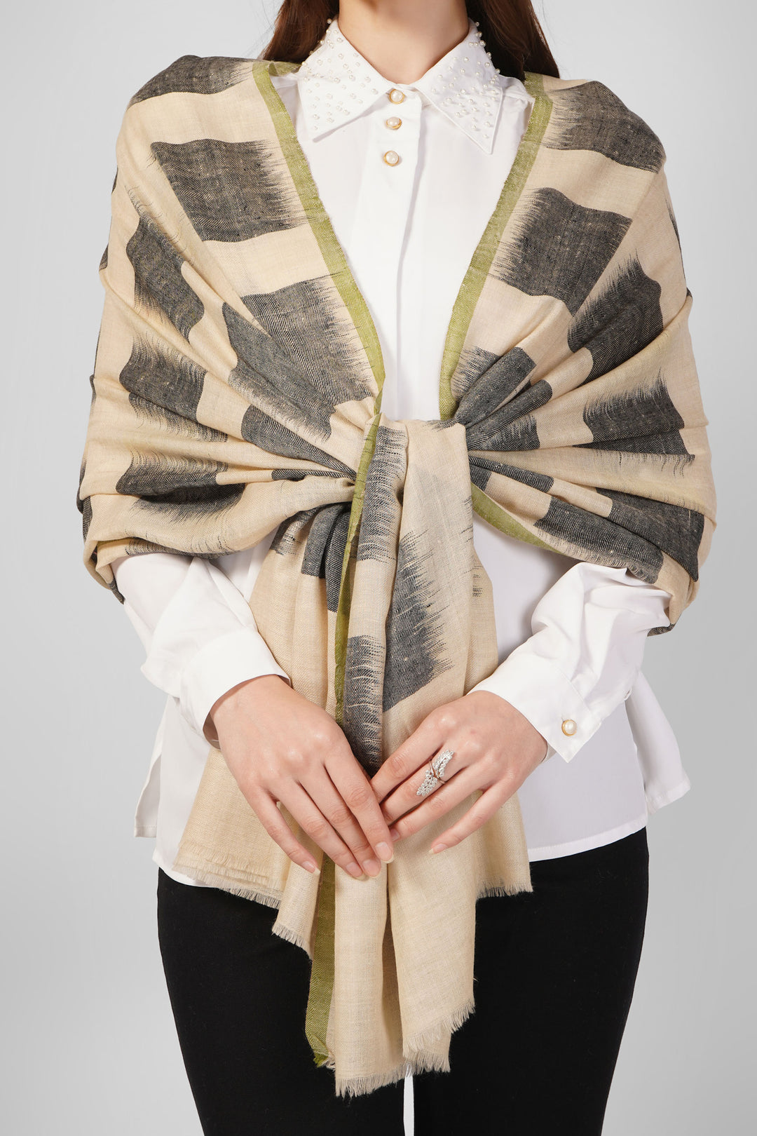 Exclusive Personalized Pashmina Stoles Online – Artistic Modern Brushstroke Design
  Make an modern statement with this custom designer pashmina stole, handwoven in Kashmir from pure, feather-light pashmina wool.