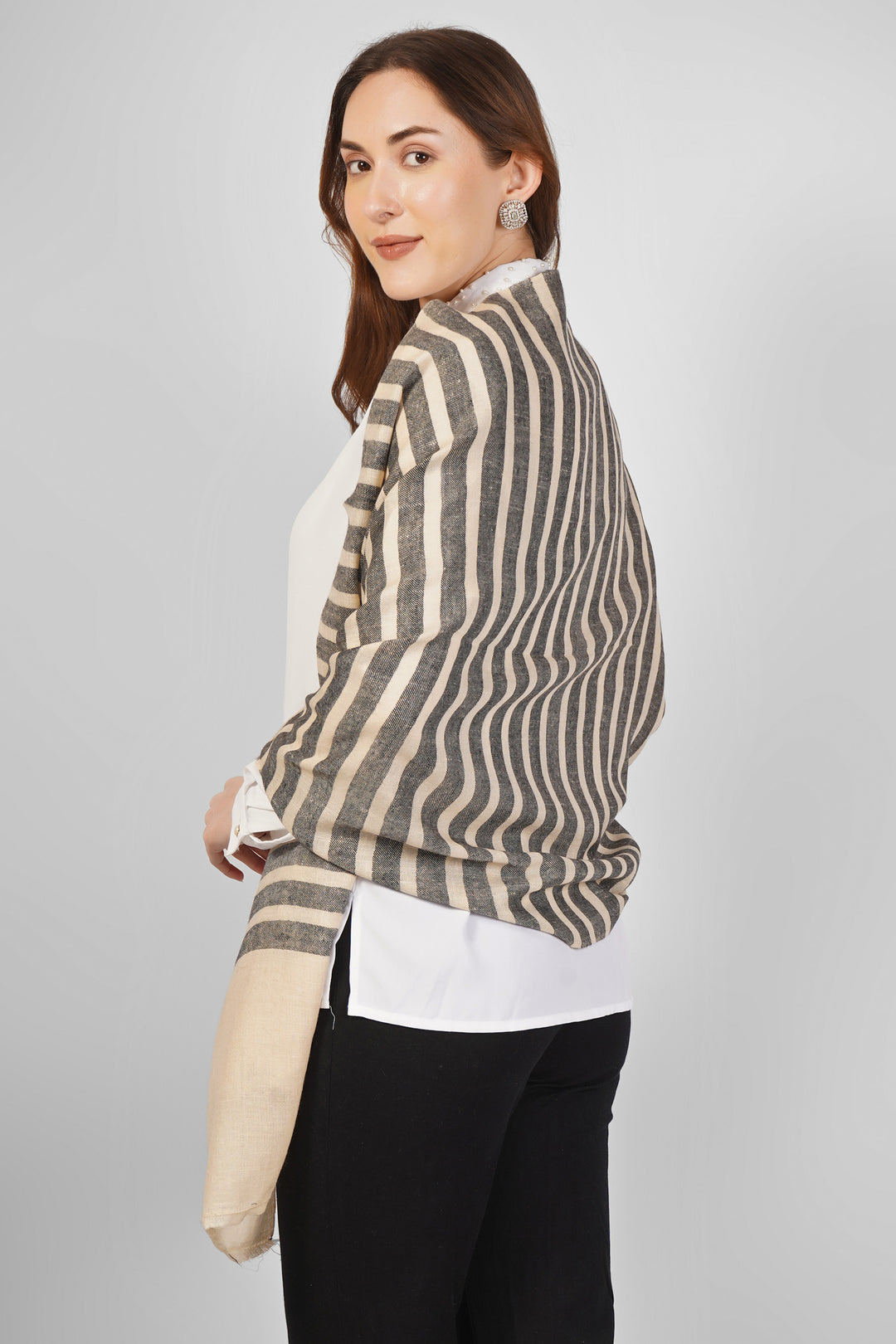 Beige and Grey Striped Pashmina Stoles Online – Contemporary Simplicity
Refine your style with this Beige and Grey Striped Designer Pashmina Stole, handwoven in Kashmir using the softest pure pashmina wool.
