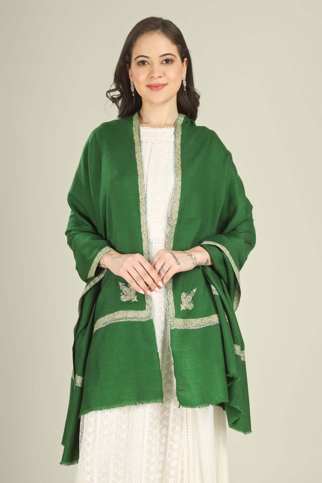 This Green GI Kashmiri Pure Pashmina Nazia Hashidaar Shawl comes in a vibrant emerald base highlighted with Nazia hashidaar borders and a single paisley corner motif, giving a fresh, festive feel while keeping the surface mostly plain for effortless styling.