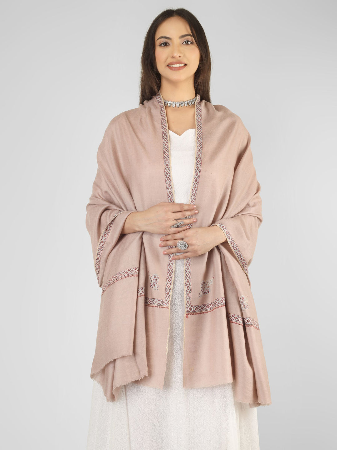 A sophisticated choice for admirers of pashmina shawls in Germany, this blush beige GI pashmina shawl offers export-quality Kashmiri craftsmanship,
