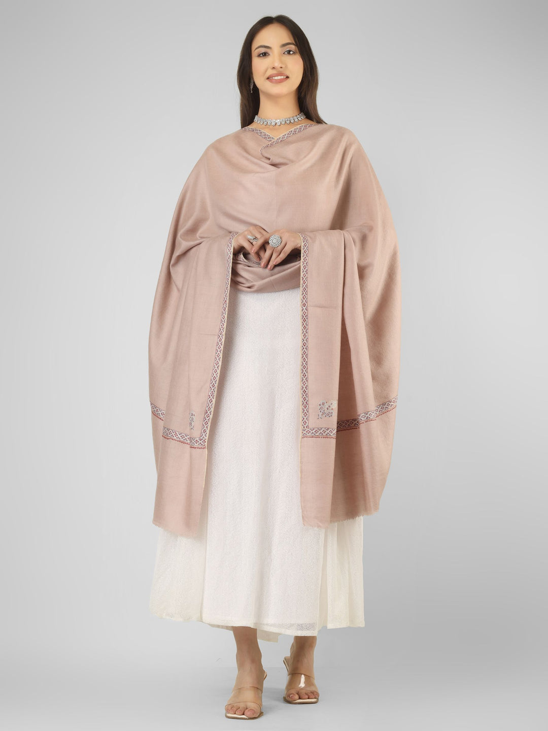 A sophisticated choice for admirers of pashmina shawls in Germany, this blush beige GI pashmina shawl offers export-quality Kashmiri craftsmanship,