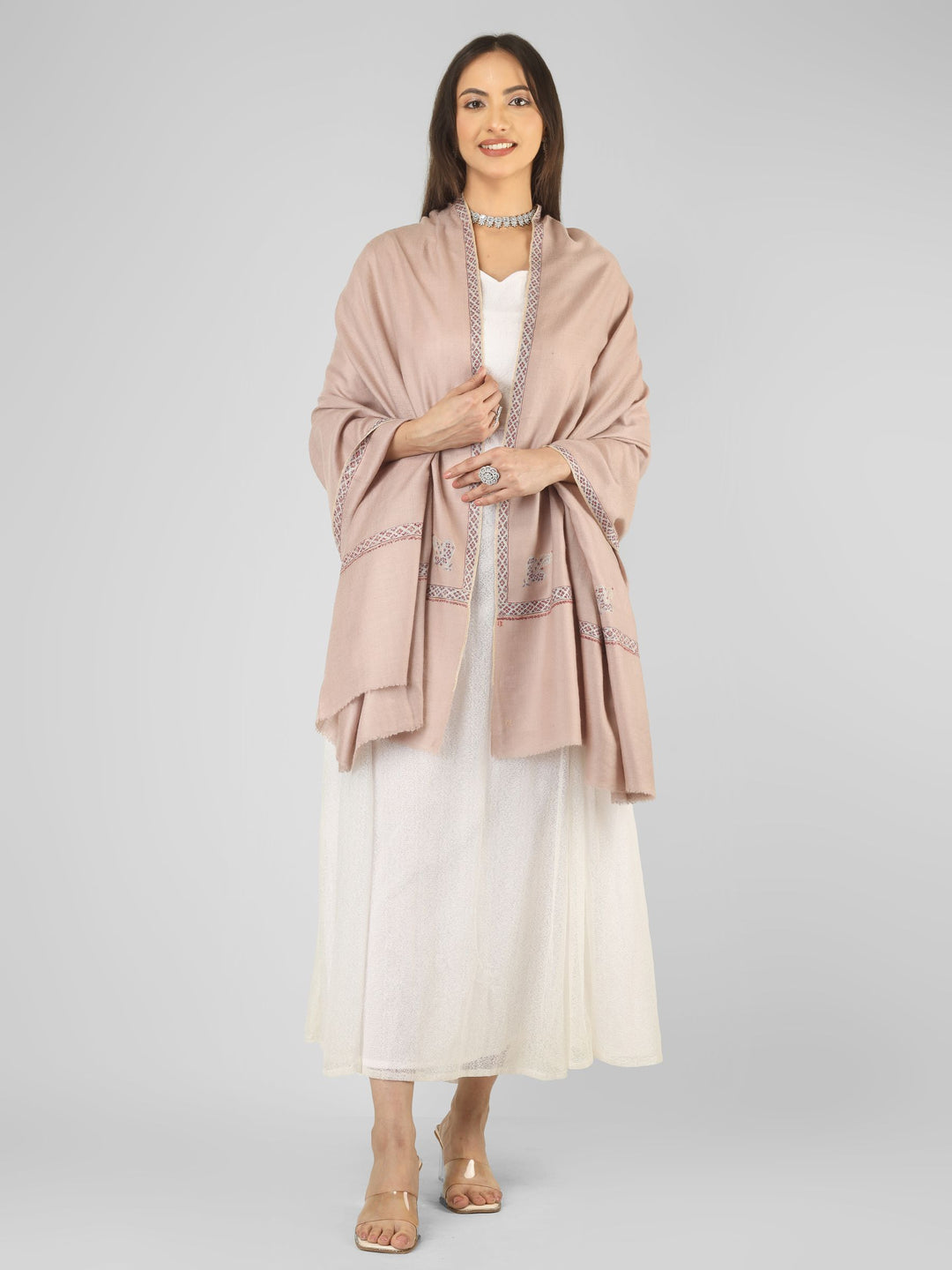 A sophisticated choice for admirers of pashmina shawls in Germany, this blush beige GI pashmina shawl offers export-quality Kashmiri craftsmanship,
