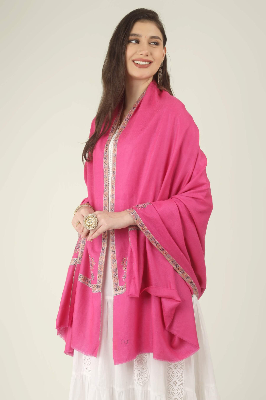 The saturated pink tone is beautifully balanced by the soft multicolour border, creating a look that is festive, graceful and timeless.