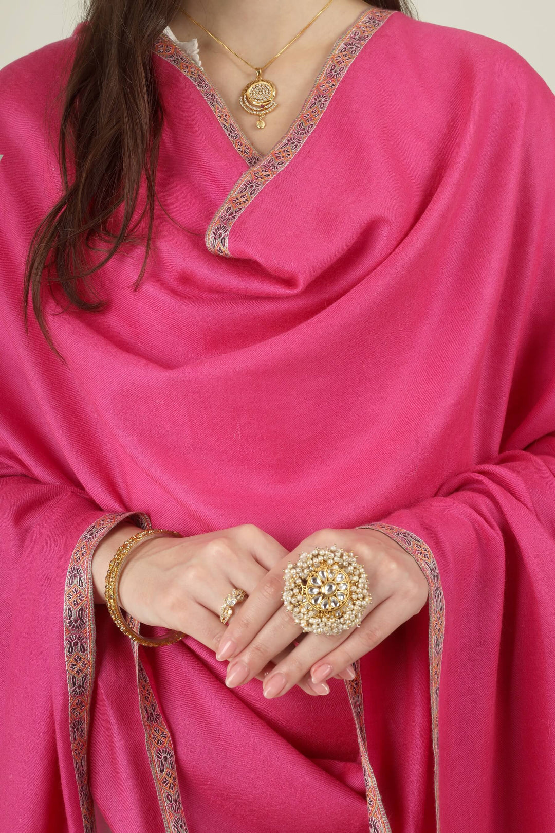 The saturated pink tone is beautifully balanced by the soft multicolour border, creating a look that is festive, graceful and timeless.
