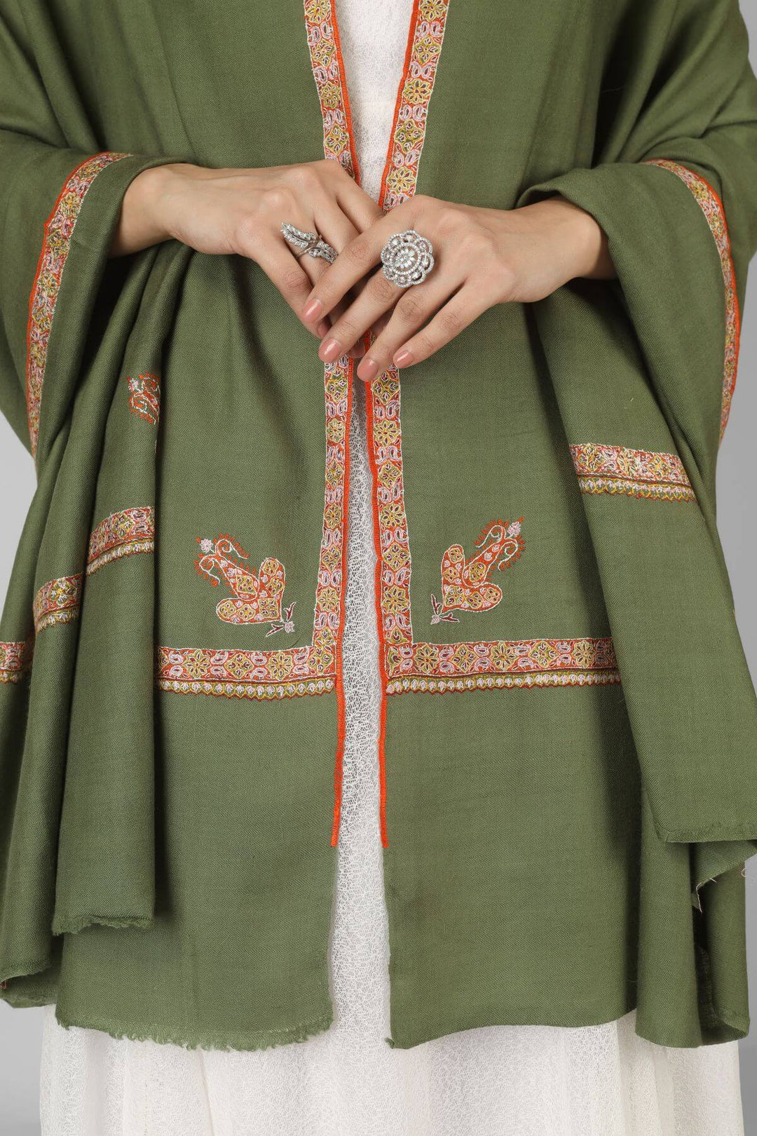 A beautiful choice for connoisseurs of pashmina shawls in the United Kingdom, this handwoven and finely embroidered piece brings authentic Kashmiri craftsmanship into a sophisticated, wearable staple.