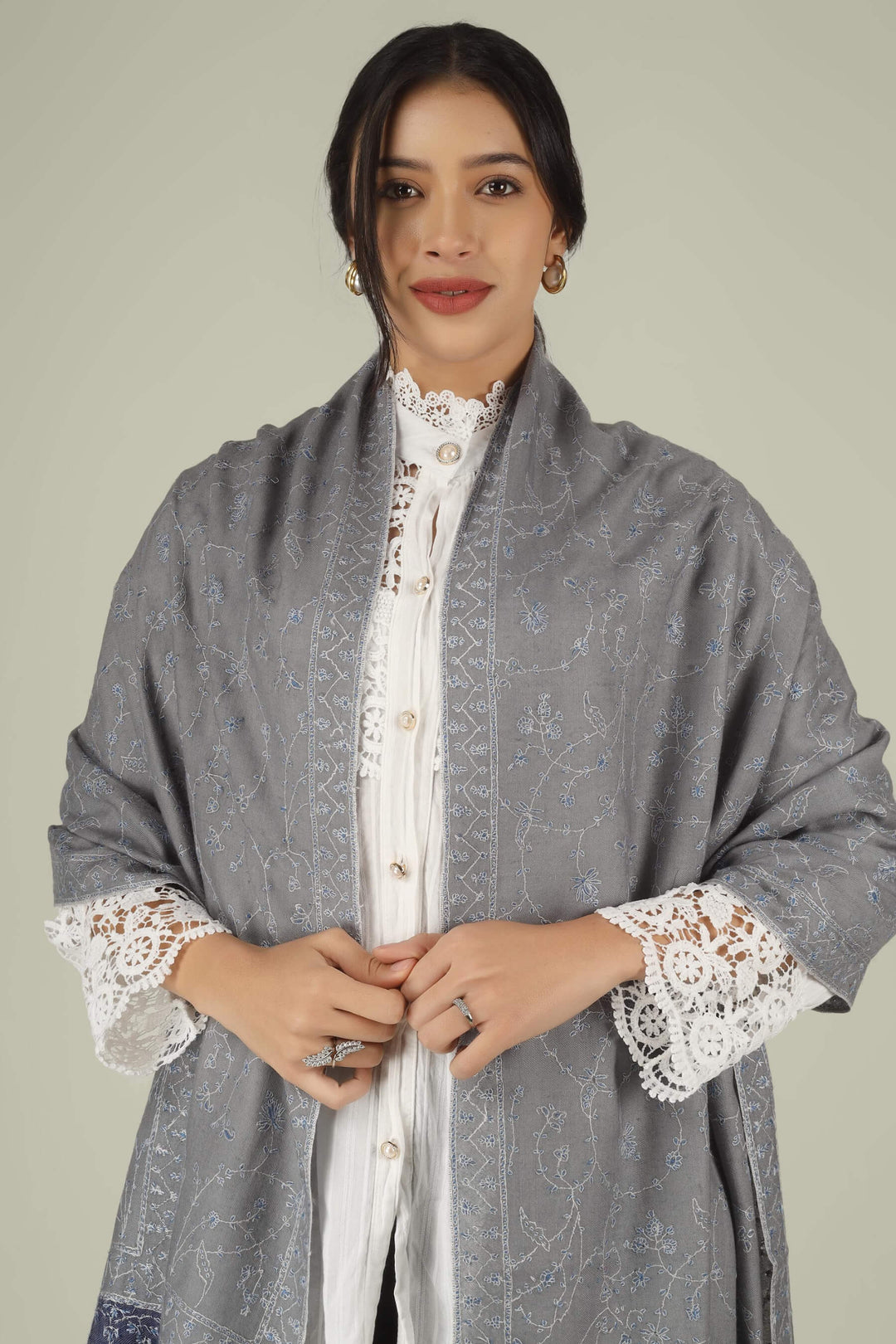 Hand-embroidered grey and navy-blue dual-tone pure Pashmina stole featuring an all-over sky-blue Jaldaar Sozni floral vine pattern from Kepra.