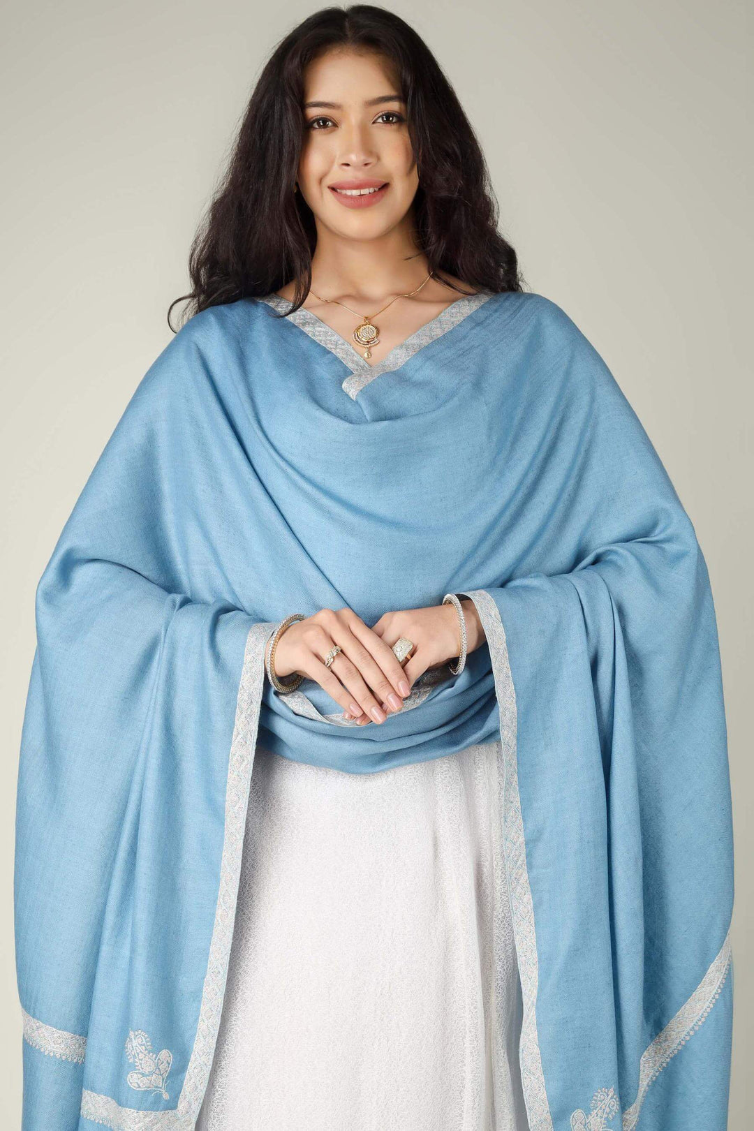  pashmina shawls online, this light blue hashidaar piece blends traditional Kashmiri craftsmanship with a clean, contemporary look that never dates