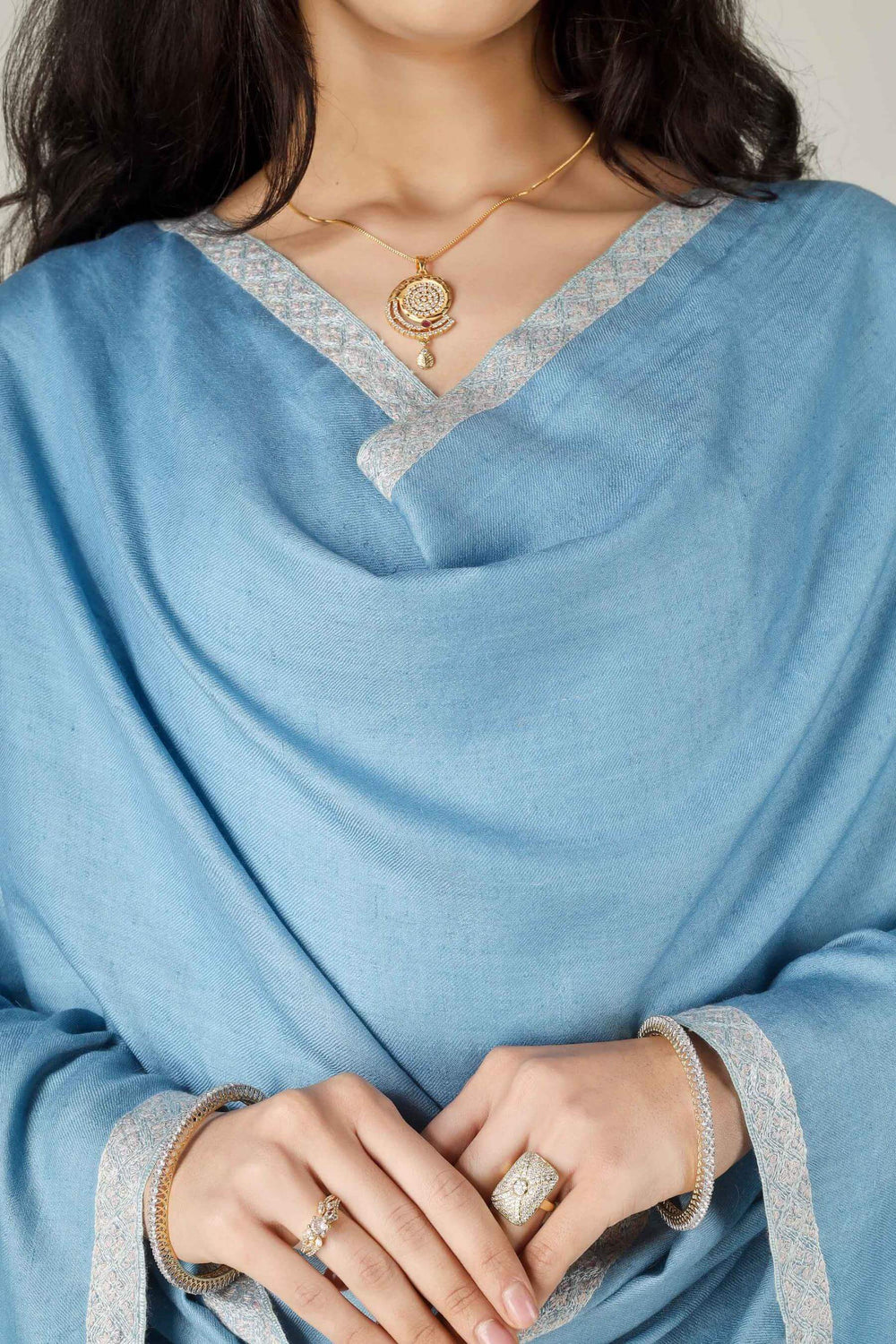  pashmina shawls online, this light blue hashidaar piece blends traditional Kashmiri craftsmanship with a clean, contemporary look that never dates
