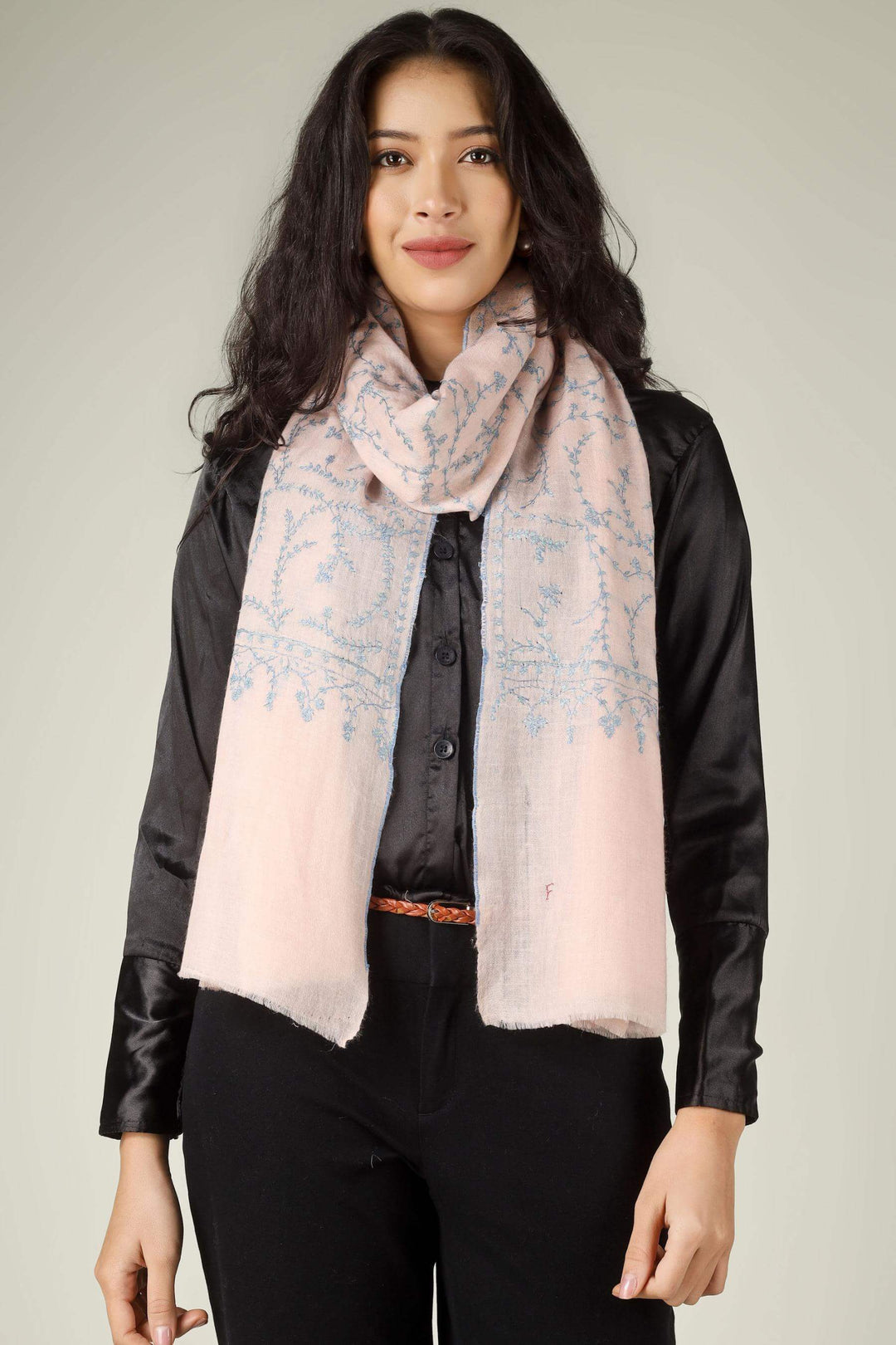 Pashmina Stole in New York – The Signature of Manhattan Sophistication