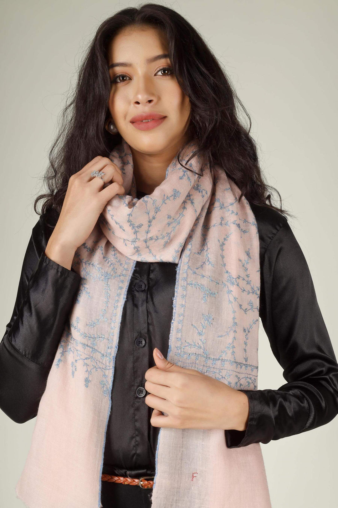 Pashmina Stole in New York – The Signature of Manhattan Sophistication