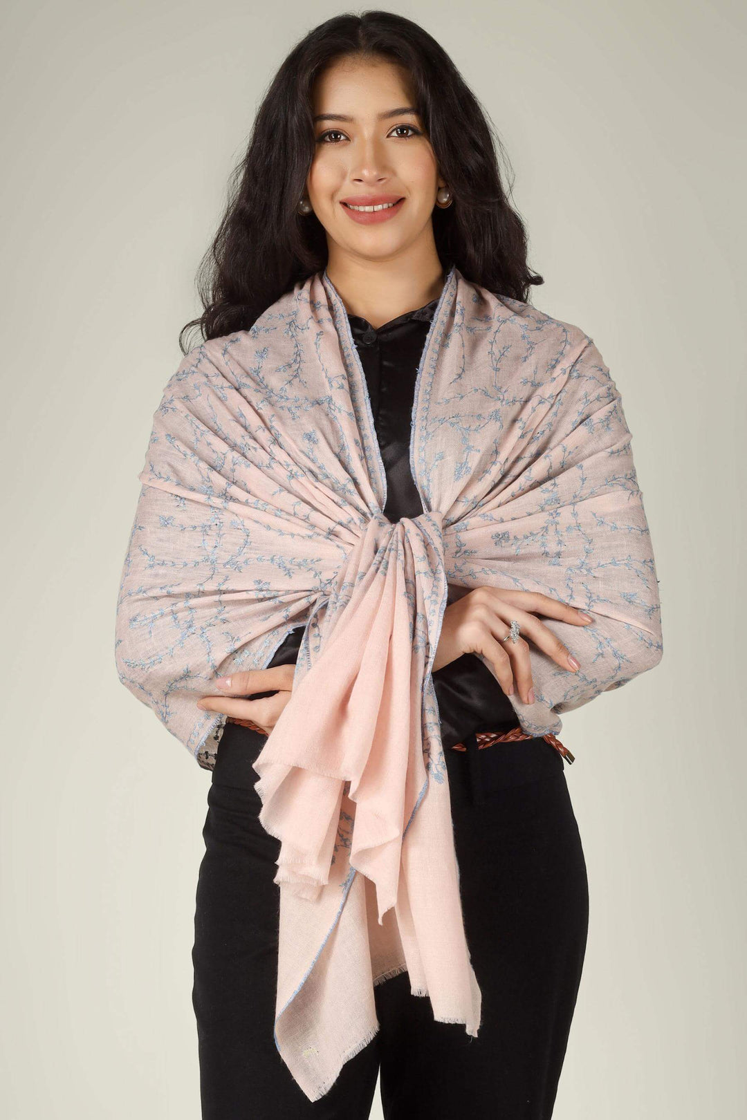 Pashmina Stole in New York – The Signature of Manhattan Sophistication