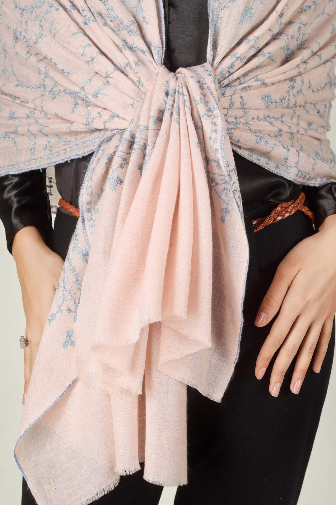 Pashmina Stole in New York – The Signature of Manhattan Sophistication