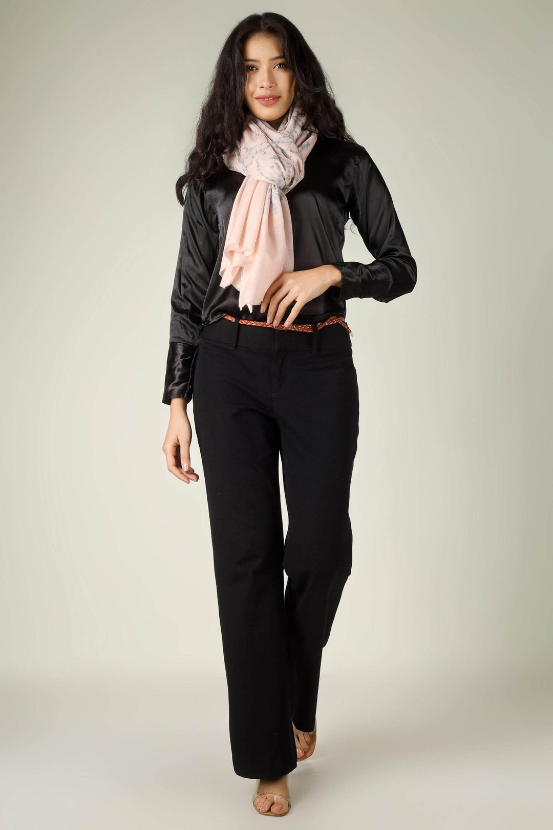 Pashmina Stole in New York – The Signature of Manhattan Sophistication