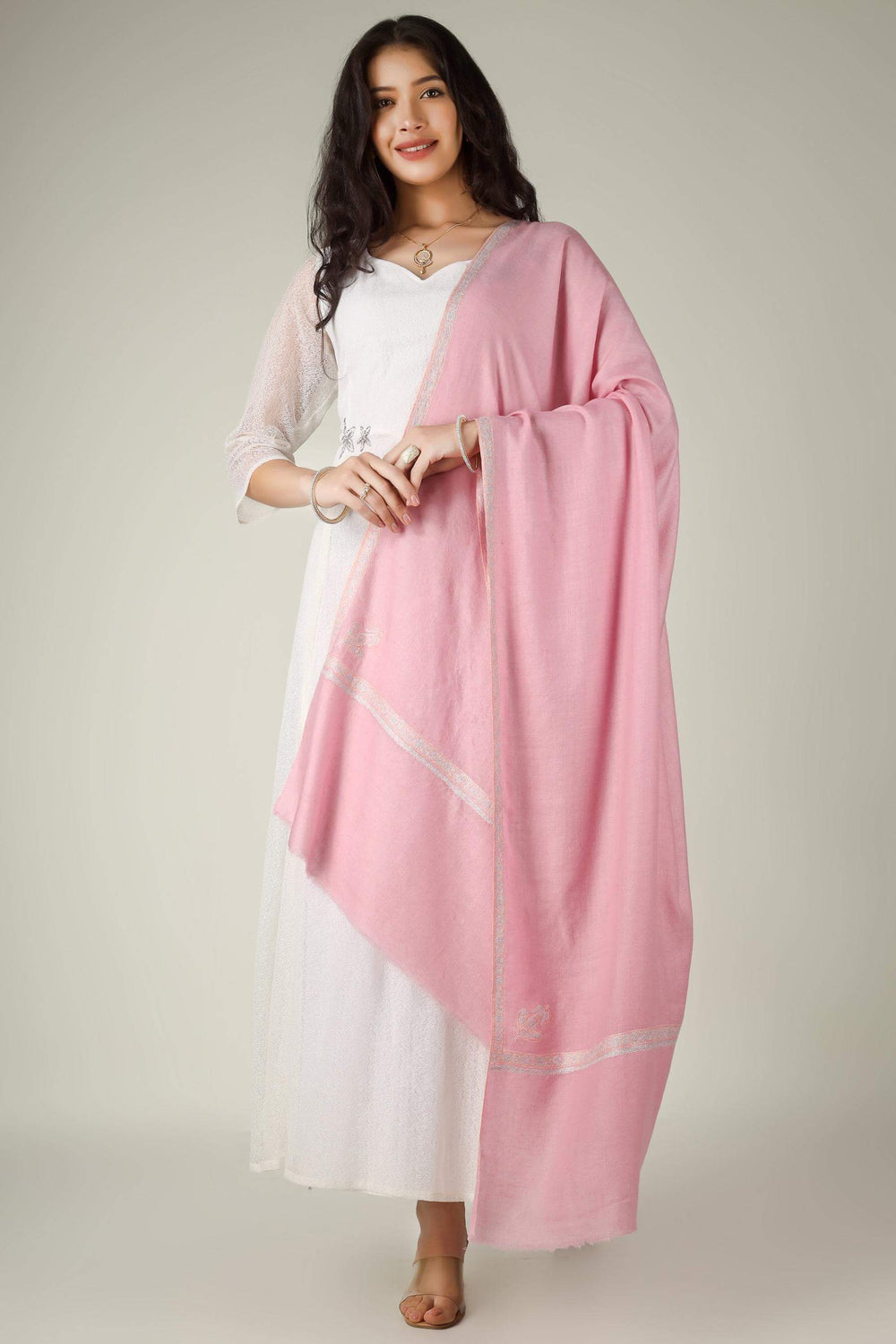 pashmina shawls online, this light pink hashidaar piece blends traditional Kashmiri craftsmanship with a modern, minimal look that never goes out of style